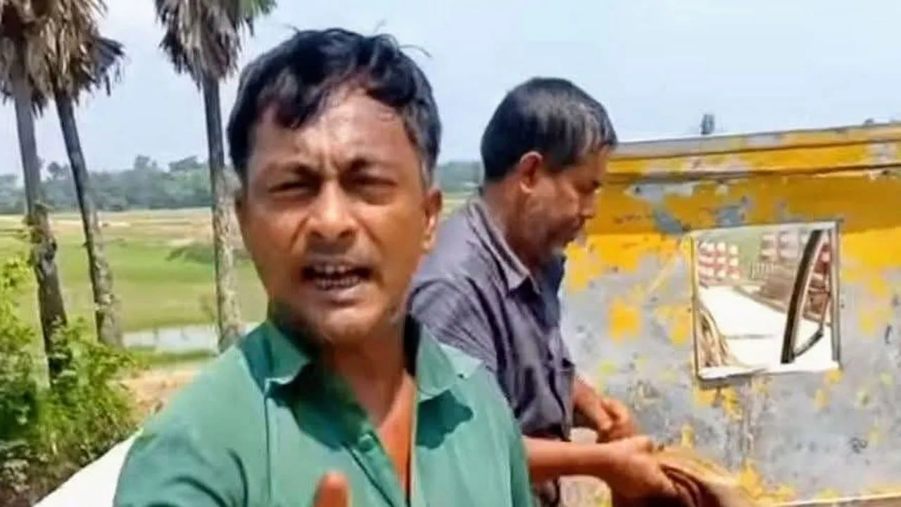 দাম না পেয়ে নদীতে চামড়া ফেলে দেওয়ায় ব্যবসায়ী আটক 